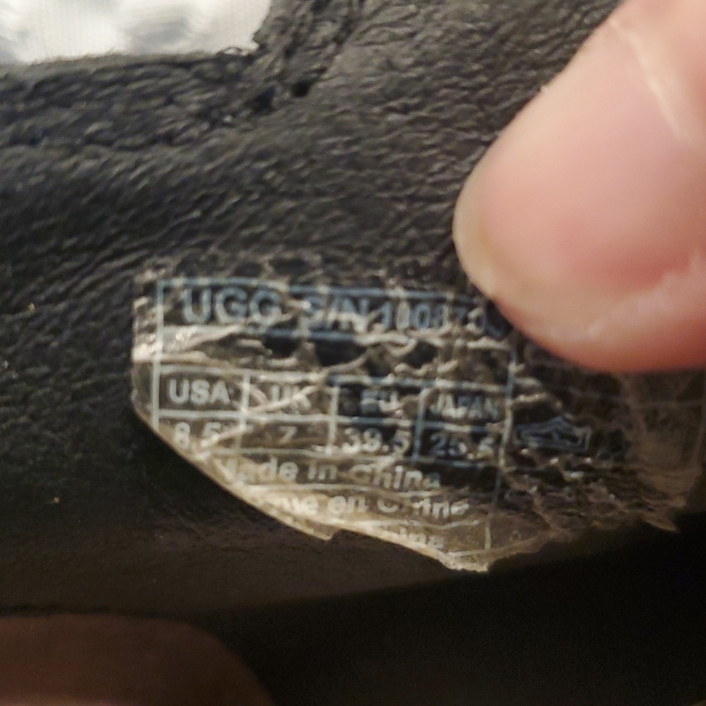 UGG Black Ankle Booties with Cozy Lining and Durable Sole (23) - Picture 6 of 6